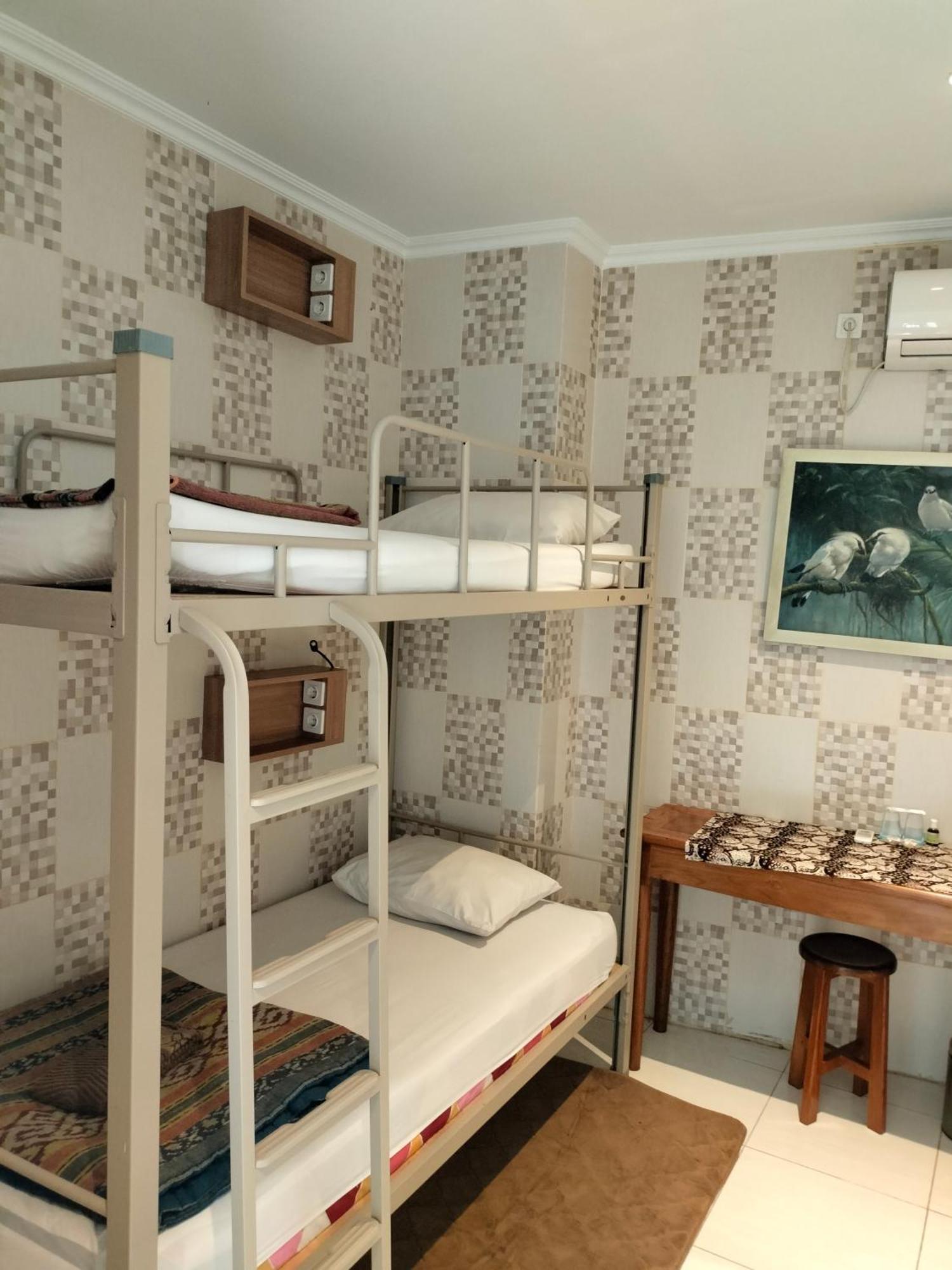 The Cabin Purwokinanti Hotel Yogyakarta Extérieur photo